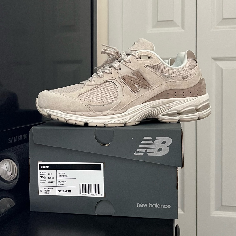 New Balance 2002R “Latte” size 9.5 BNIB